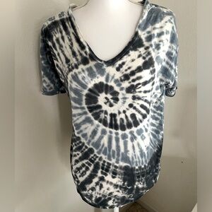 Soft and sexy American eagle v-neck tye dye tee sz XS/S